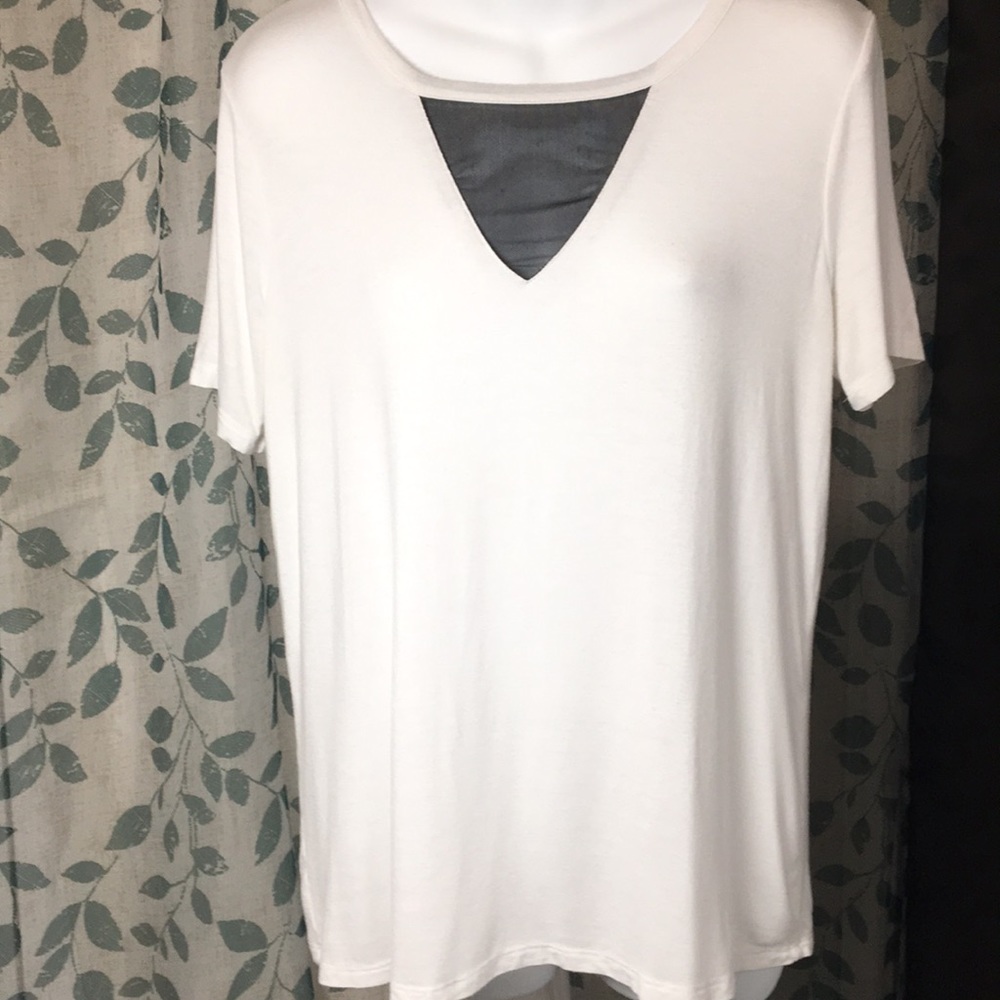 👚white RUE 21 T-shirt👚